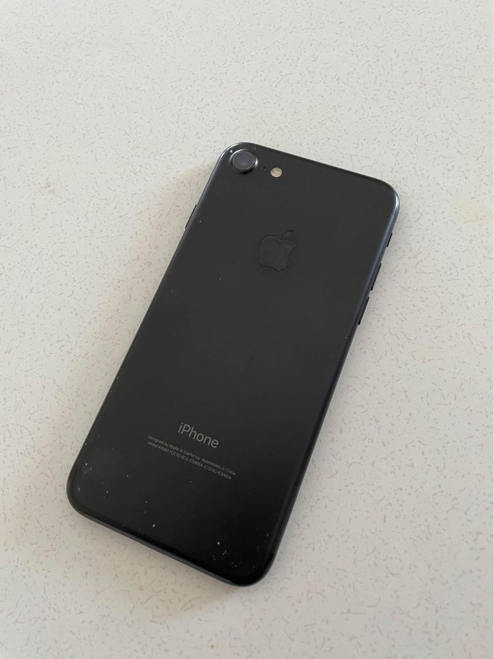 Second Hand iPhone 7 128 GB Unlocked For Sale Edmonton, Alberta Gallery Image