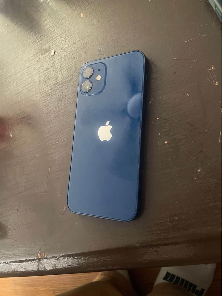 Second Hand Iphone 12 For Sale Olds, Alberta Gallery Image
