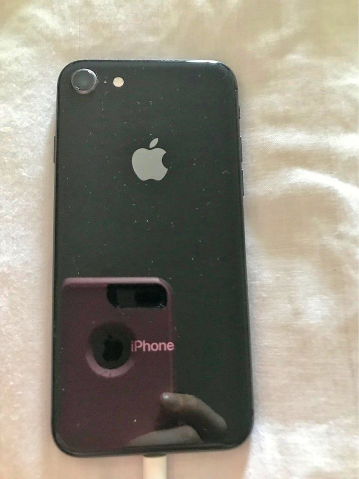 Second Hand iPhone 8 64g 100ttery Read AD For Sale Edmonton, Alberta
