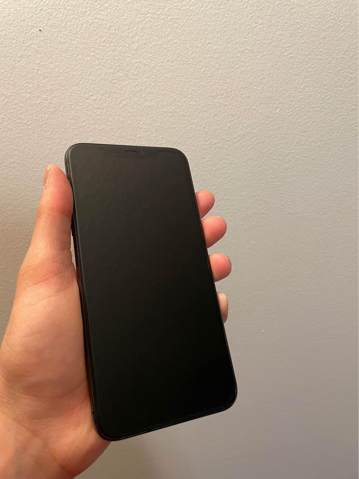 Second Hand iPhone 11 Pro Max Like New!!! For Sale Edmonton, Alberta Gallery Image