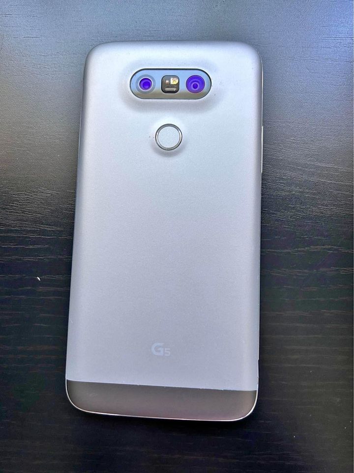 Second Hand LG G5 Phone 32GB Unlocked For Sale Red Deer, Alberta