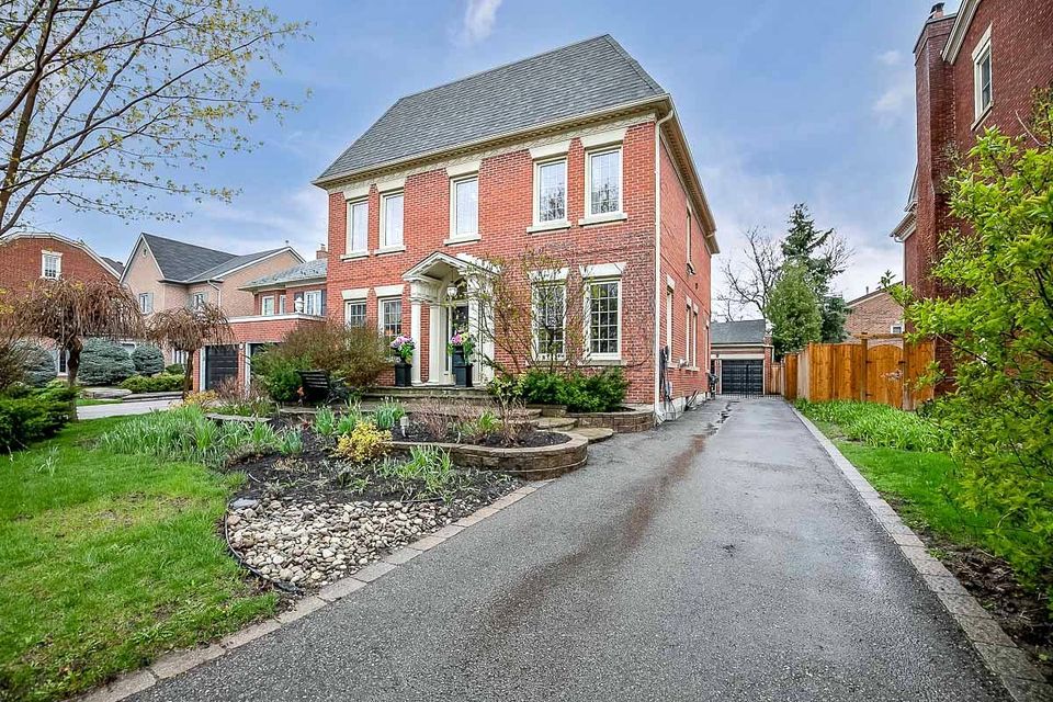 3 Beds 4 Baths House For Sale 3 Willett Cres, Richmond Hill, Ontario