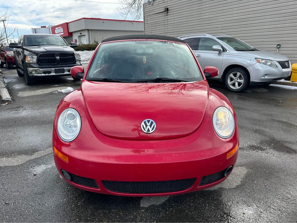Second Hand 2010 Volkswagen beetle convertible, financement For Sale Gatineau, Quebec Gallery Image