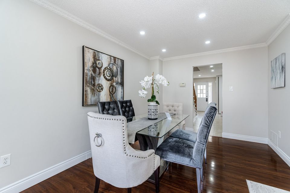 3 Beds 3 Baths Townhouse For Sale Pickering, Ontario Gallery Image