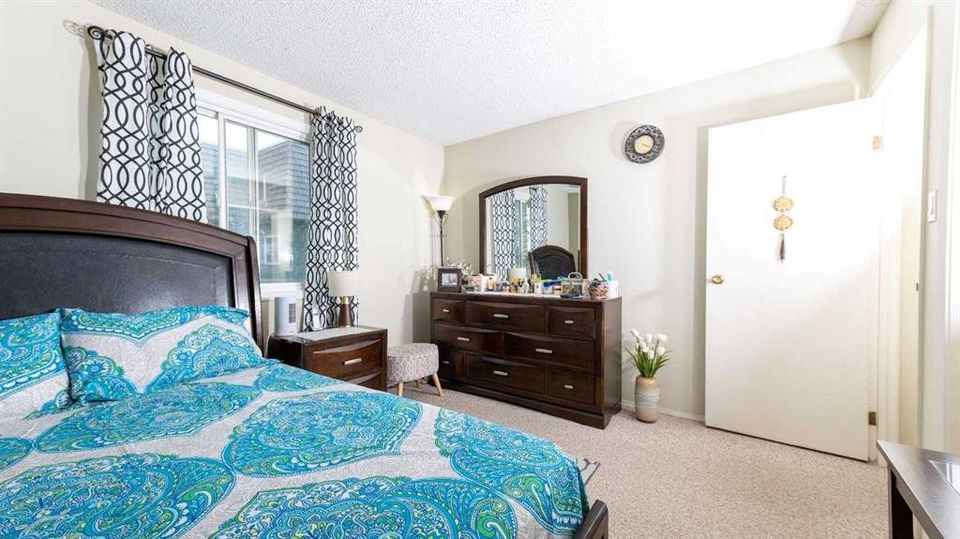 3 Beds 1 Baths Apartment For Sale Sacramento Dr SW, Calgary, Alberta
