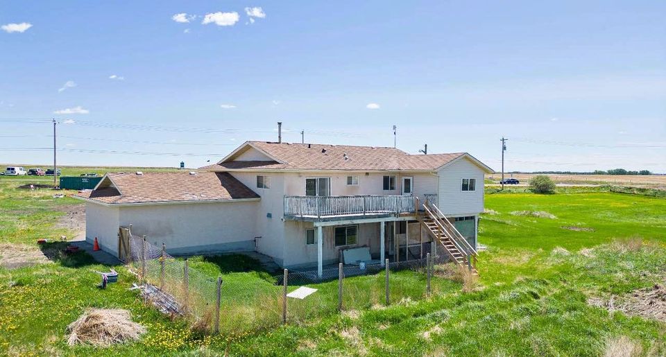 6 Beds 4 Baths – House For Rent 5335 84 St NE, Calgary, Alberta