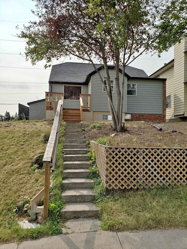 3 Beds 2 Baths – House For Rent 33 Ave NE, Calgary, Alberta
