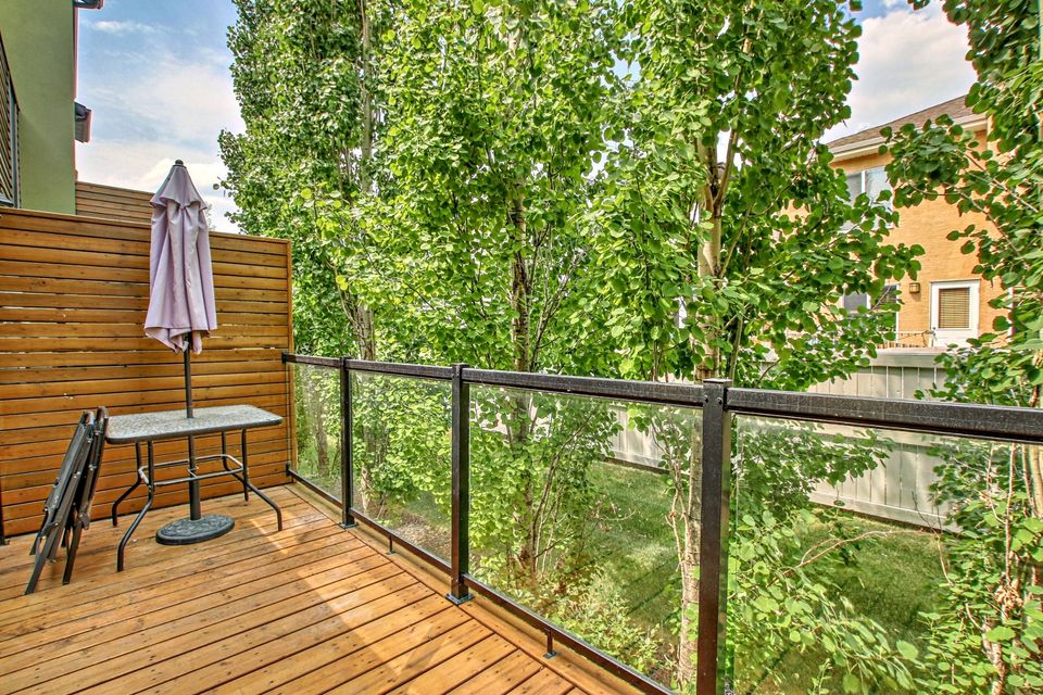 2 Beds 2 Baths Townhouse For Sale 340 Covecreek Cir NE, Calgary, AB