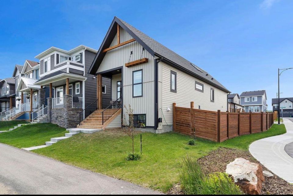 3 Beds 2 Baths – House For Sale 230 Savanna Rd NE, Calgary, AB