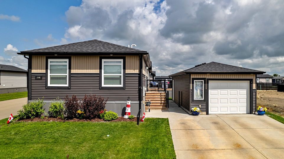 3 Beds 2 Baths House For Sale Morinville, AB